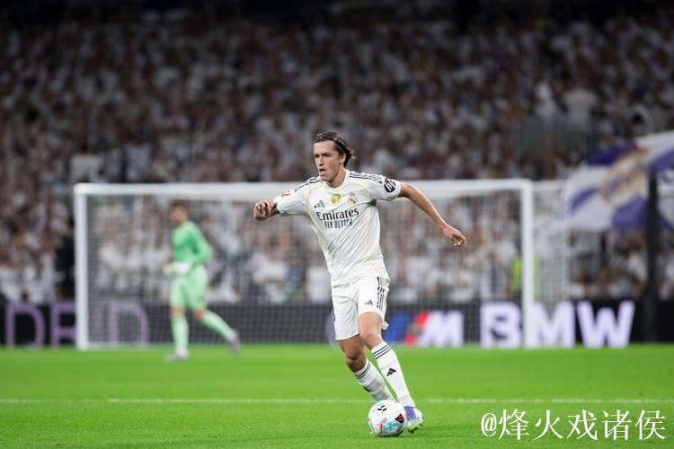 皇马又敲定一笔转会！卡雷拉斯的追梦之旅：走出皇马，终归伯纳乌