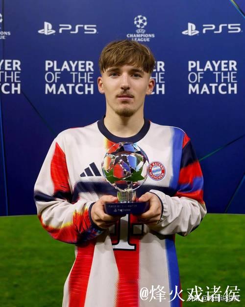 17岁290天，卡尔成为欧冠历史连续3场进球最年轻