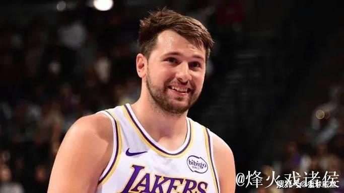 湖人116-114太阳2喜2忧!老詹+替补太重要,东契奇+斯玛特展弊端 湖人116-114太阳2喜2忧!老詹+替补太重要,东契奇+斯玛特展弊端