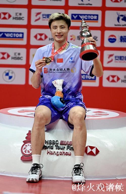 世界羽联总决赛 石宇奇不敌小波波夫，获男单亚军